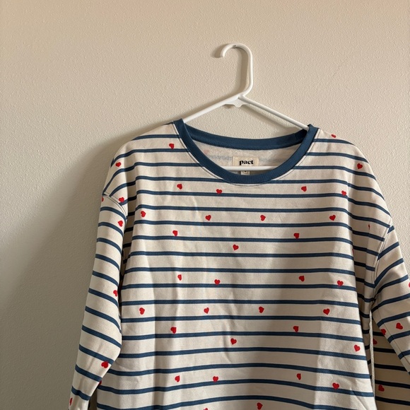NWT Pact Women’s Organic Cotton Blue Striped Hearts Crew Neck Sweatshirt Medium - Picture 1 of 7